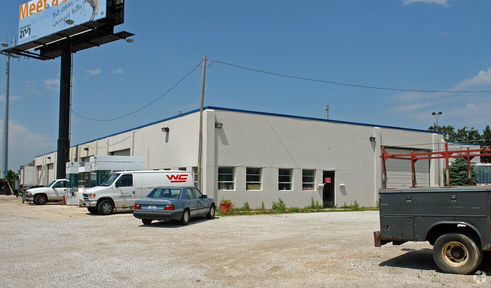 More Photos Of 15W740 Frontage Rd, Willowbrook Warehouse For Lease