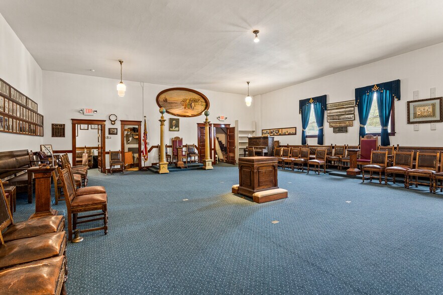 More Photos Of 305 E 1st St, Cle Elum Post Office For Sale