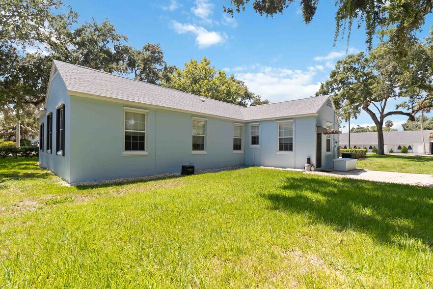 More Photos Of 801 Magnolia St, New Smyrna Beach Office For Sale