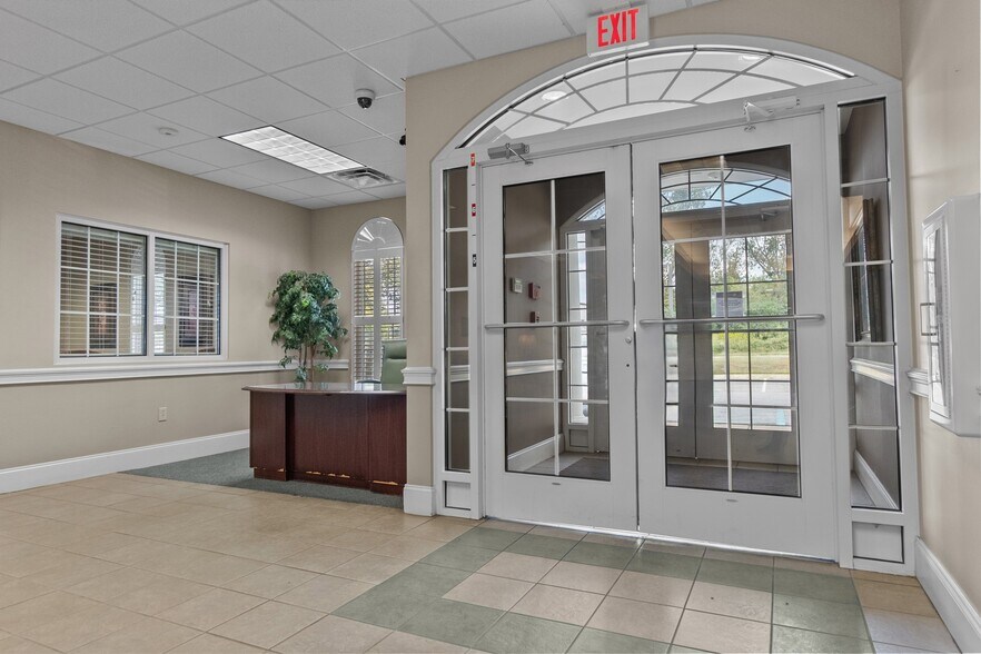 More Photos Of 239 Cedric St, Leesburg Office For Sale