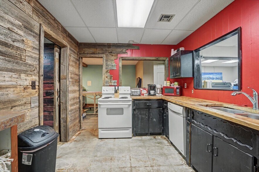 More Photos Of 603 W Rogers Blvd, Skiatook Freestanding For Sale