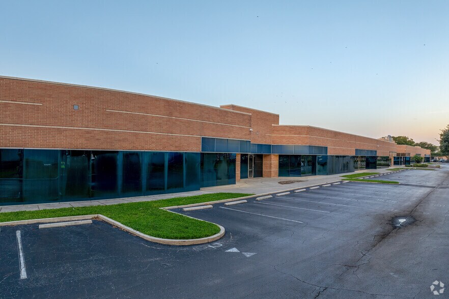 More Photos Of 6101 Chancellor Dr, Orlando Unknown For Lease