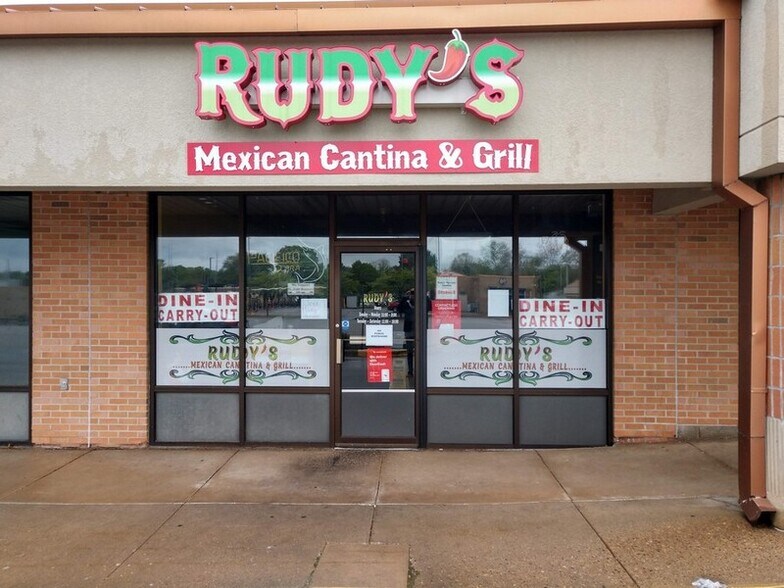 More Photos Of 3311 N Sterling Ave, Peoria General Retail For Sale