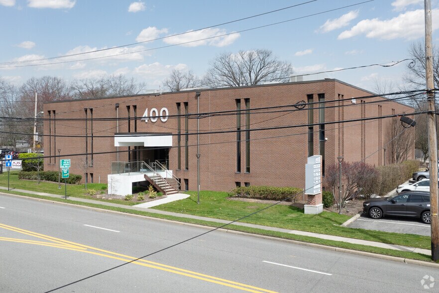 More Photos Of 400 Old Hook Rd, Westwood Medical For Lease