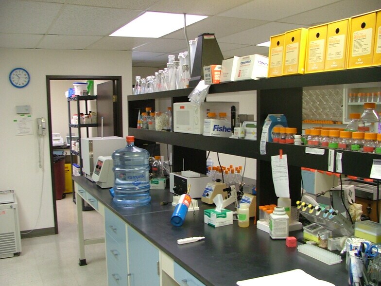 More Photos Of 725 Lakefield Rd, Westlake Village Warehouse For Lease