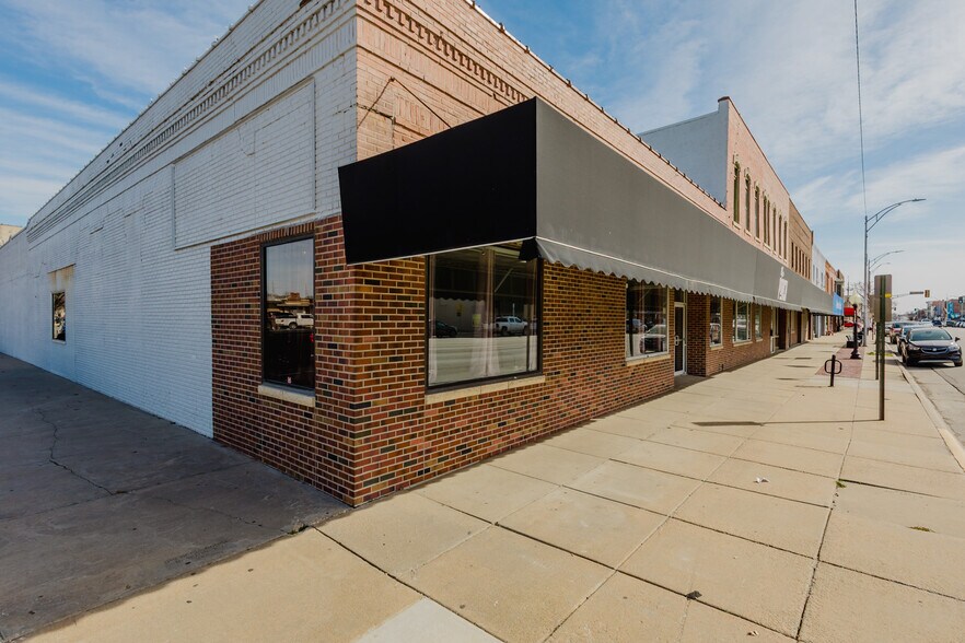 More Photos Of 724 N Main St, Newton Storefront For Sale