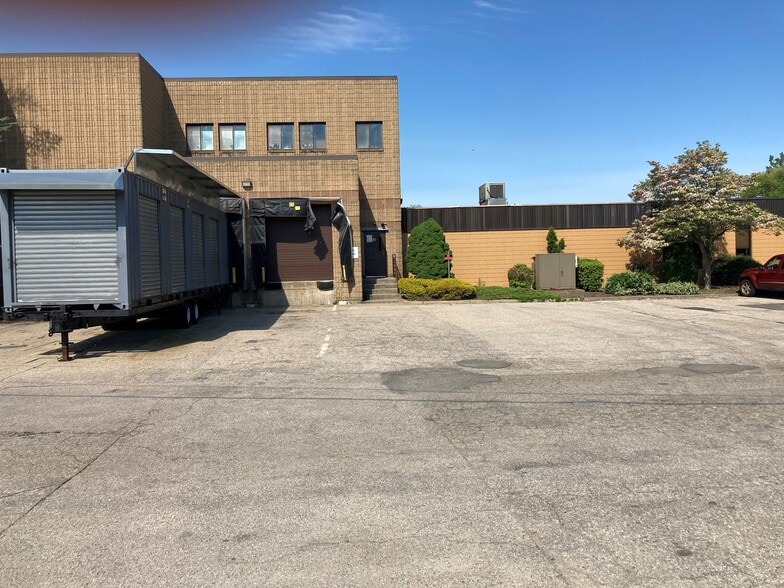 More Photos Of 53-101 Venturi Ave, Warwick Distribution For Lease