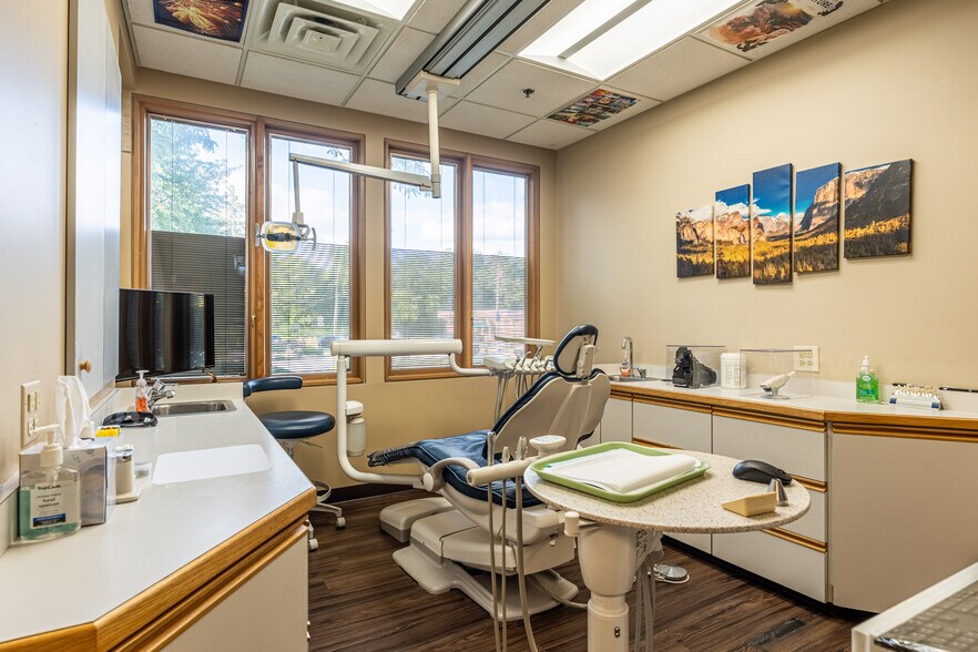 More Photos Of 950 N York Rd, Hinsdale Medical For Sale