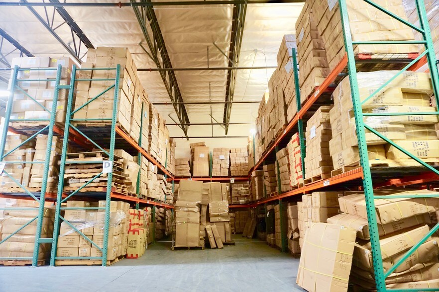 More Photos Of 16882 S Main St, Gardena Warehouse For Lease