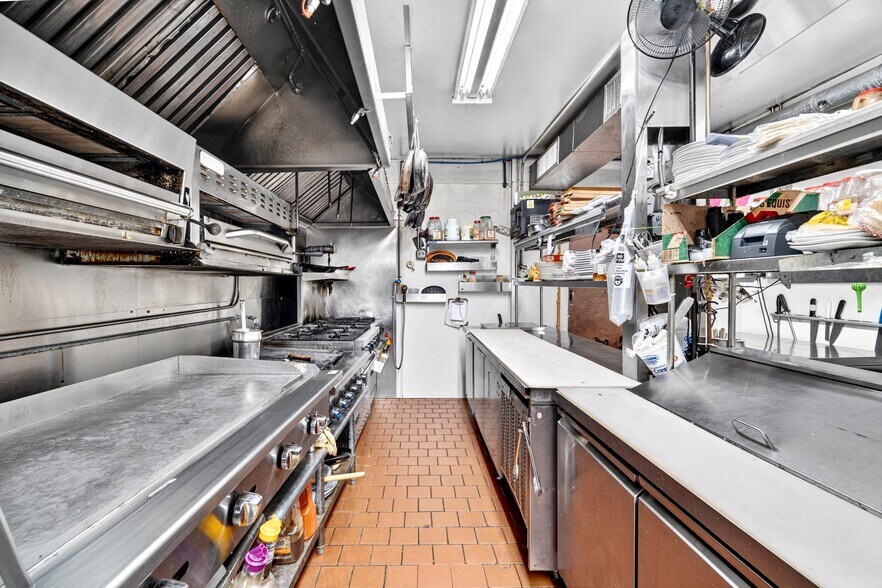 More Photos Of 79 S Liberty Dr, Stony Point General Retail For Sale
