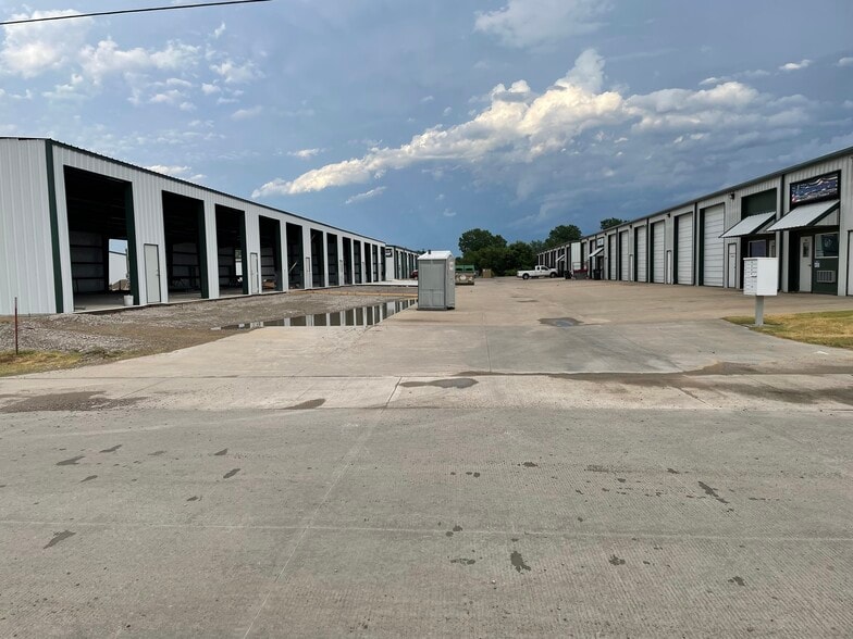 More Photos Of 520 S Cedar St, Owasso Unknown For Lease