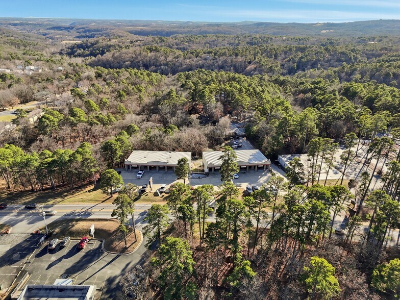 More Photos Of 3022 E Van Buren, Eureka Springs Storefront For Lease