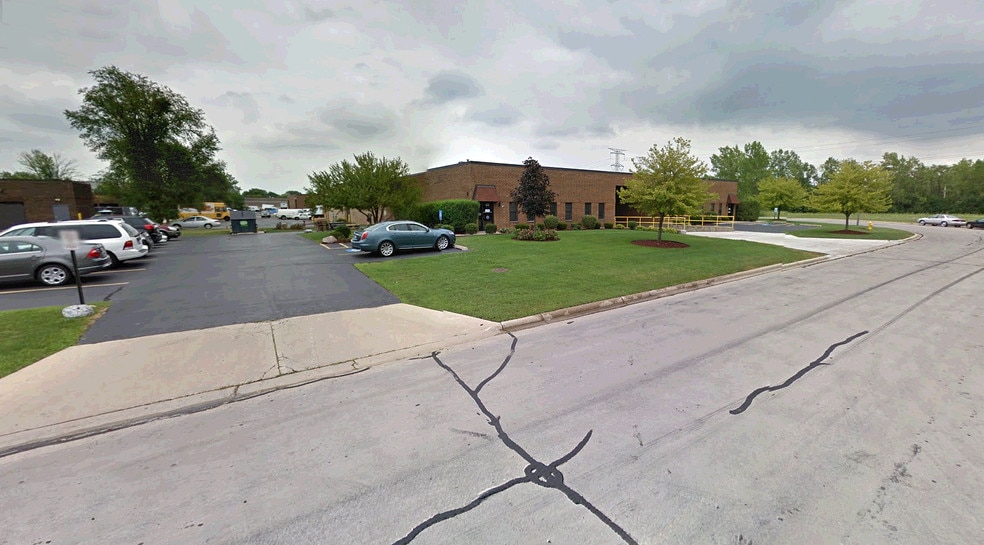 More Photos Of 123-133 Easy St, Carol Stream Warehouse For Lease