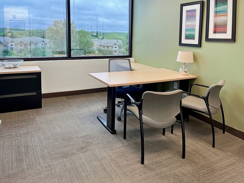 More Photos Of 301 McCullough Dr, Charlotte Coworking Space