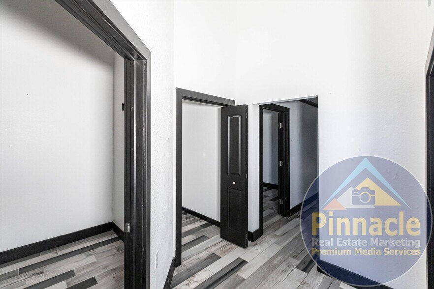 More Photos Of 24690 Sandhill Blvd, Punta Gorda Warehouse For Lease