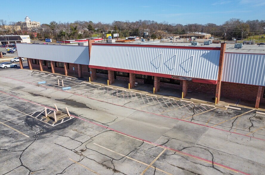 More Photos Of 315-330 E Spring St, Palestine Unknown For Lease