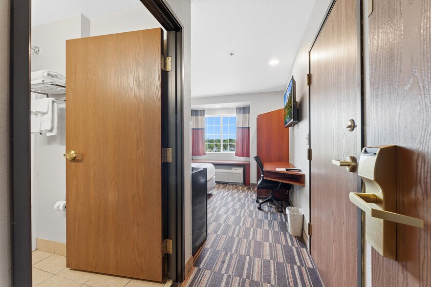 More Photos Of 15 Lawless Rd, Morgantown Hotel For Sale