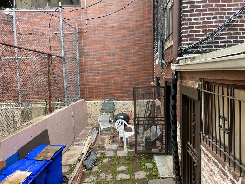 More Photos Of 406 5th St NW, Washington Office For Lease