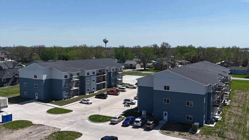 More Photos Of 1833 Curtis Ave, Chariton Apartments For Sale