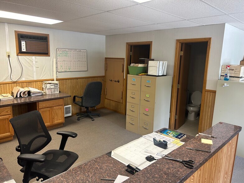 More Photos Of 711 Main St E, Melrose Manufacturing For Sale