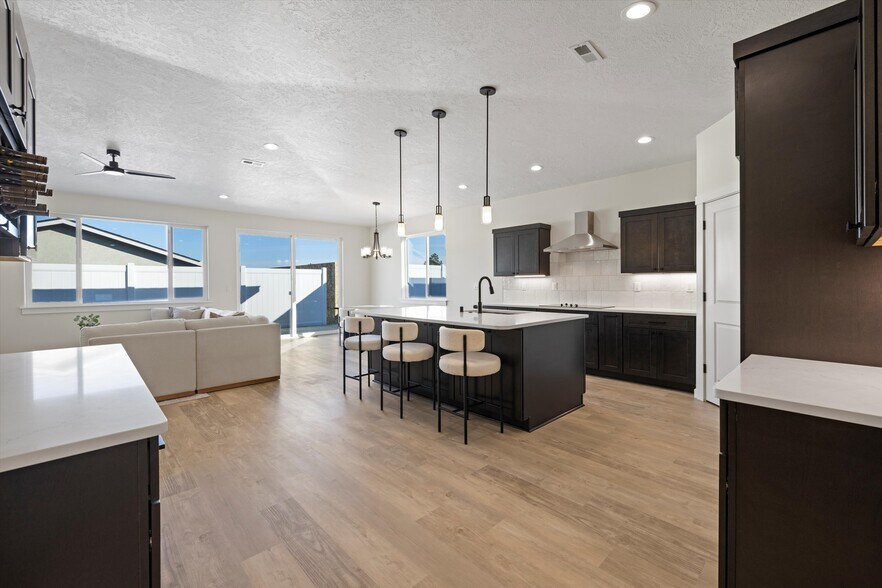 More Photos Of 1101-1109 Fairhaven Loop, Richland Apartments For Sale