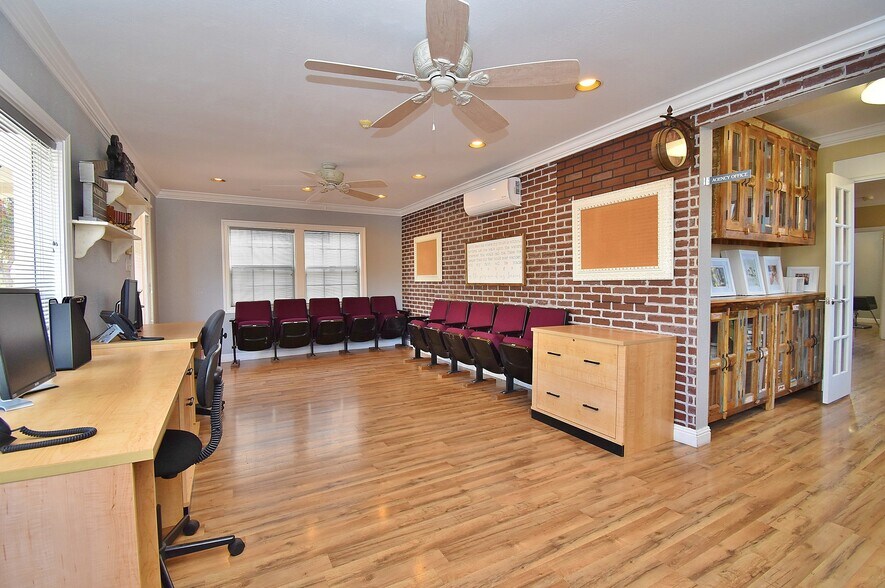 More Photos Of 264 Spring St, Pleasanton Storefront Retail Office For Lease