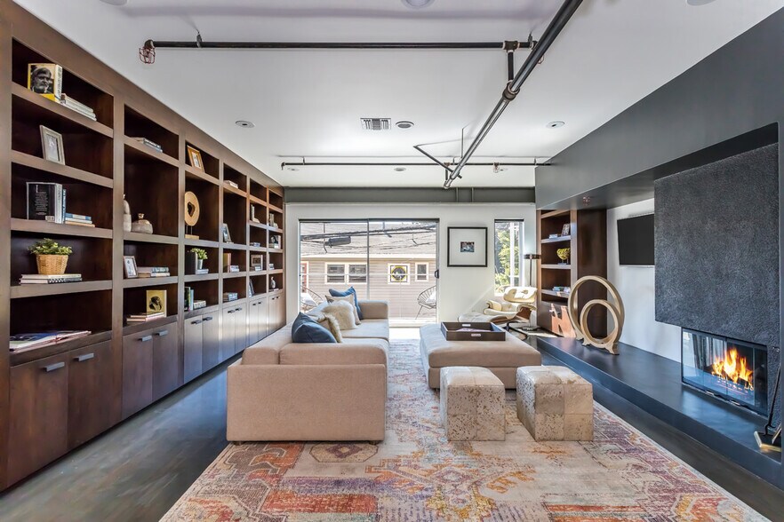 More Photos Of Abbot Kinney Blvd, Venice Loft Creative Space For Lease