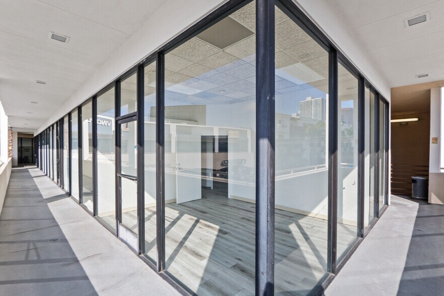 More Photos Of 11901 Santa Monica Blvd, Los Angeles Storefront Retail Office For Lease