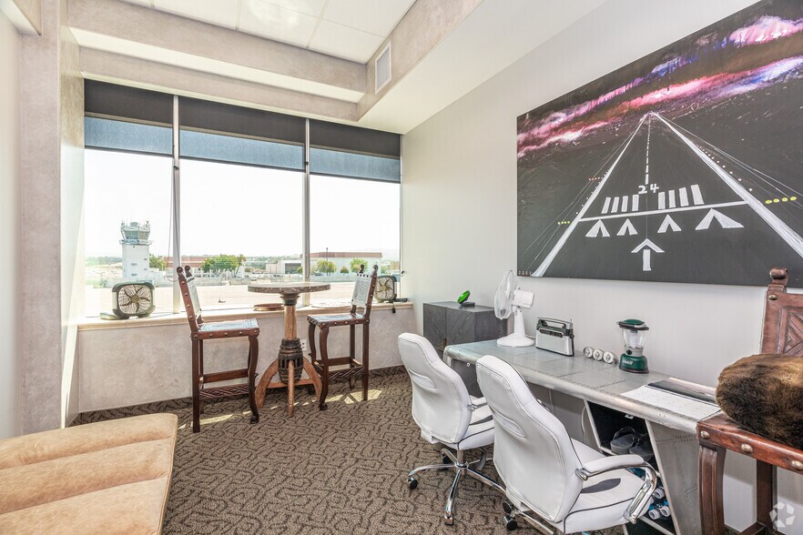 More Photos Of 2100 Palomar Airport Rd, Carlsbad Unknown For Lease