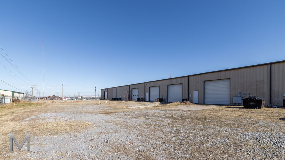 More Photos Of 8317 Gateway Ter, Oklahoma City Showroom For Sale