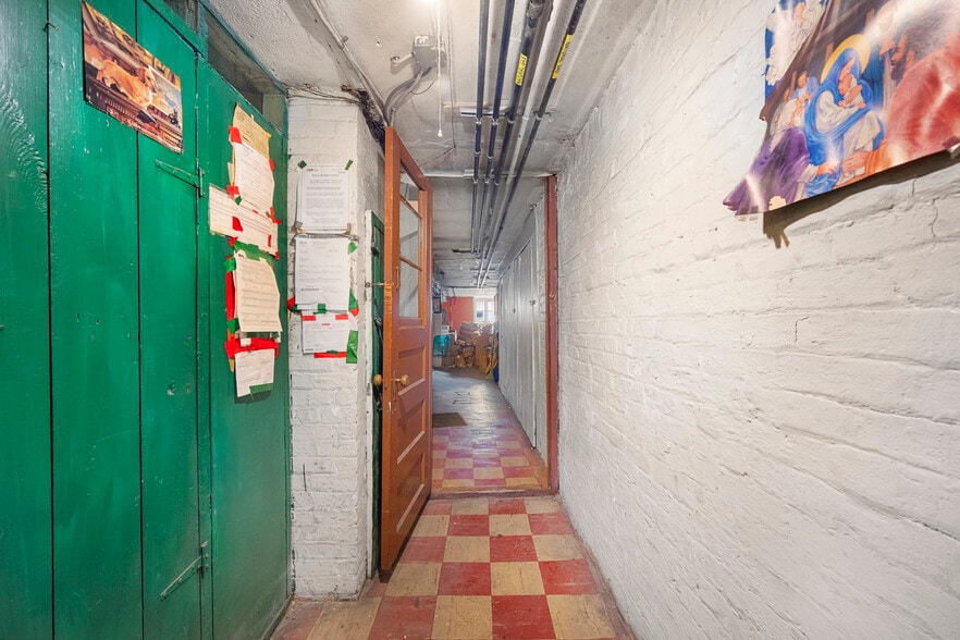 More Photos Of 3172 44th St, Astoria Multifamily For Sale