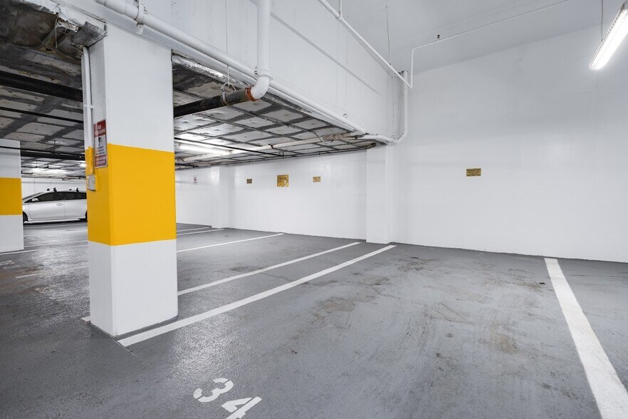 More Photos Of 4400 MacArthur Blvd NW, Washington Office For Sale