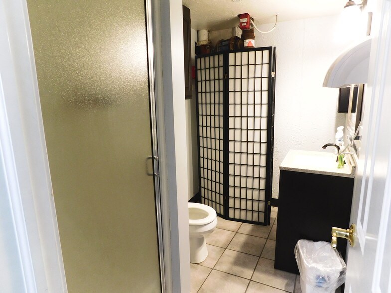 More Photos Of 672 E Union Sq, Sandy Storefront Retail Office For Lease