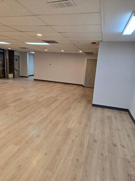 More Photos Of 261 E Lake St, Bloomingdale Office For Lease