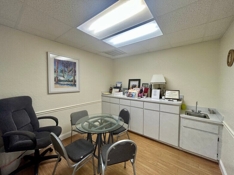 More Photos Of 5939 Virginia, New Port Richey Medical For Sale
