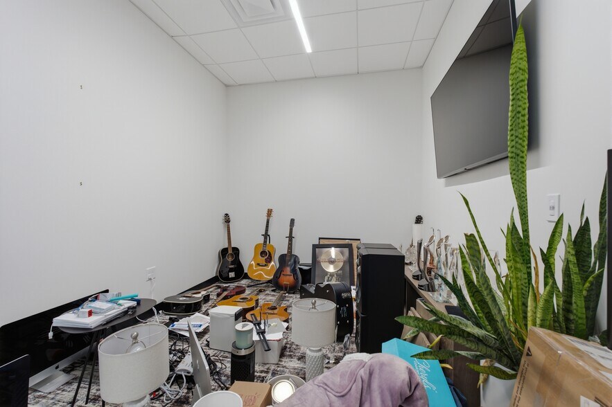 More Photos Of 6100 Robertson Ave, Nashville Storefront For Lease