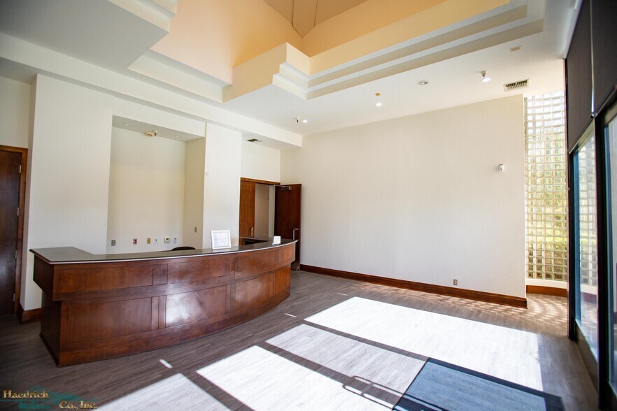 More Photos Of 5800 Airport Rd, Redding Warehouse For Lease