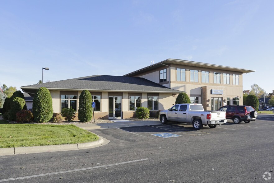 More Photos Of 12 Long Lake Rd, Mahtomedi Office For Lease