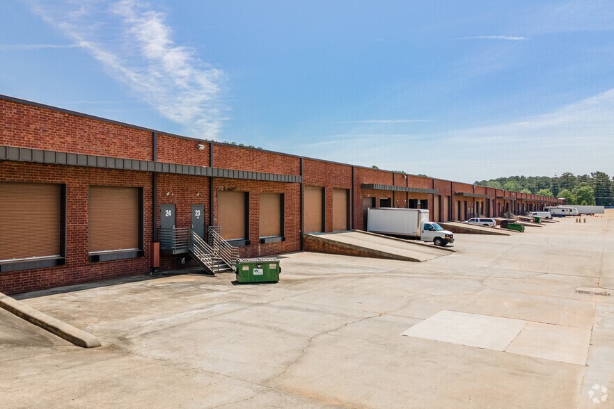 More Photos Of 1165 Allgood Rd, Marietta Distribution For Lease