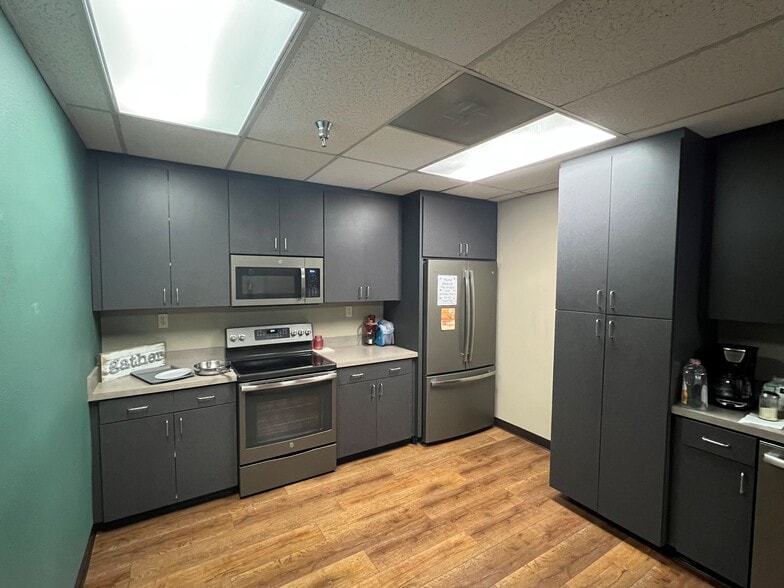 More Photos Of 1320 N Hancock St, Anaheim Showroom For Lease