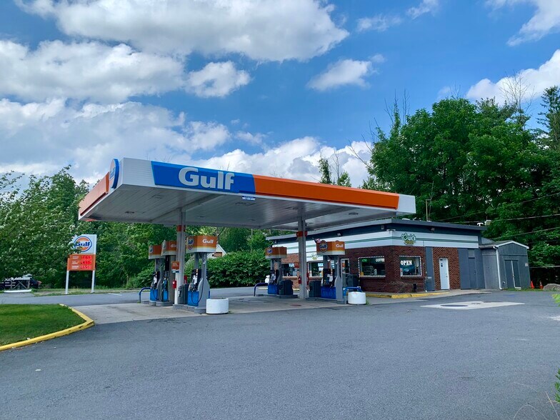 Primary Photo Of 2531 Route 611, Scotrun Service Station For Sale
