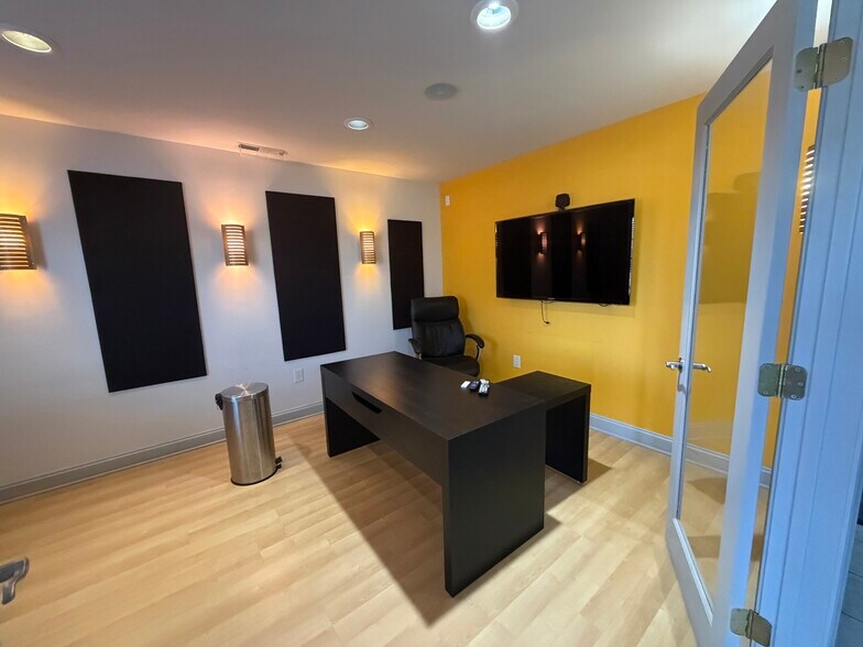 More Photos Of 1653 Thomas a Betts Pky, Rocky Mount General Retail For Lease