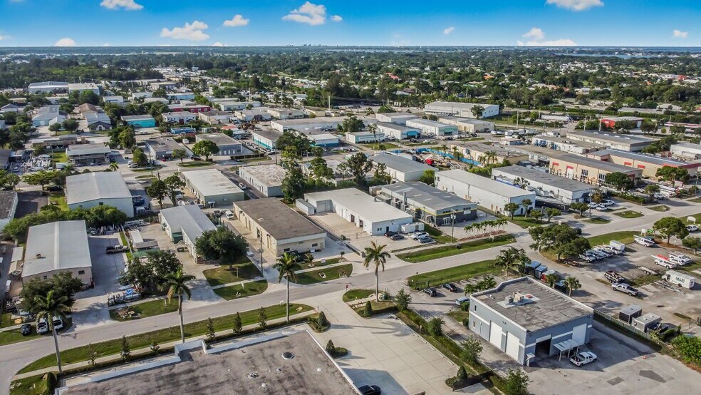 More Photos Of 3231 SE Slater St, Stuart Warehouse For Sale