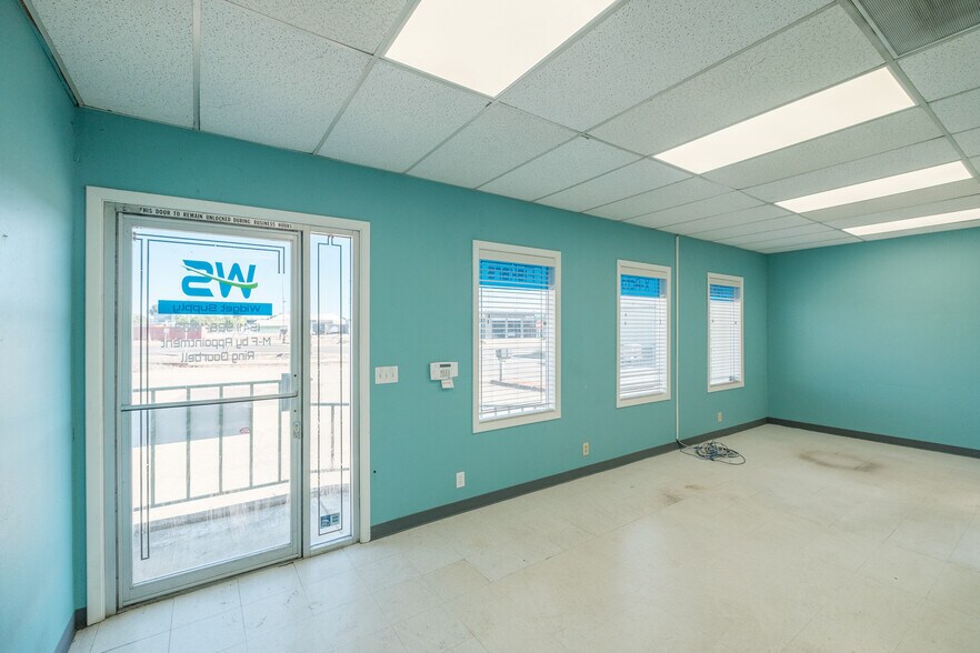 More Photos Of 500 Queen Ave SW, Albany Service For Sale