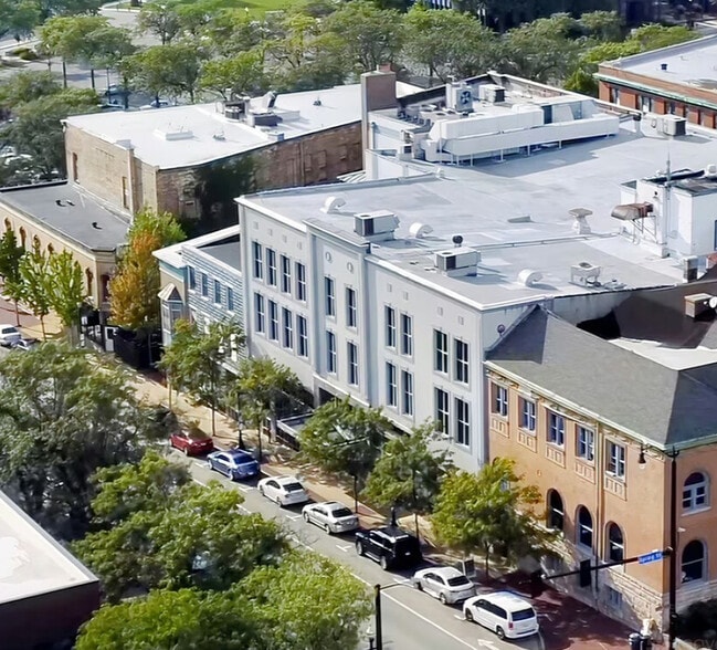 More Photos Of 168 E Highland Ave, Elgin Office For Lease