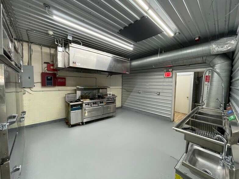 More Photos Of 1011 Park Aly, Orange Fast Food For Lease
