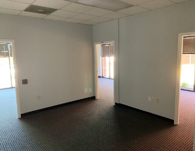 More Photos Of 4511 Daly Dr, Chantilly Light Manufacturing For Lease