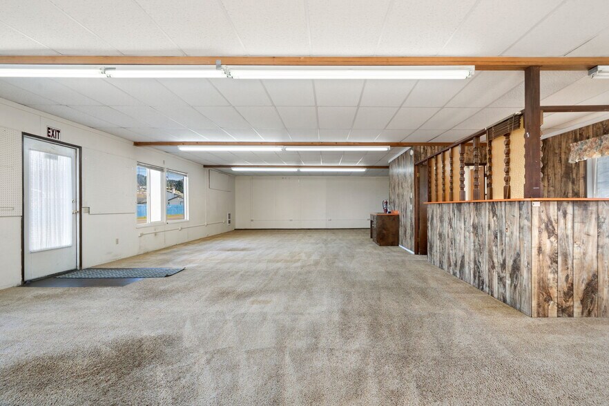 More Photos Of 503 S 3rd Ave, Sequim Flex For Lease