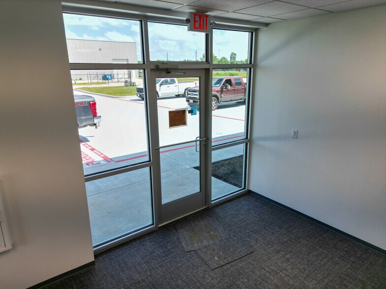 More Photos Of 1120 Bammel Road, Houston Industrial For Lease