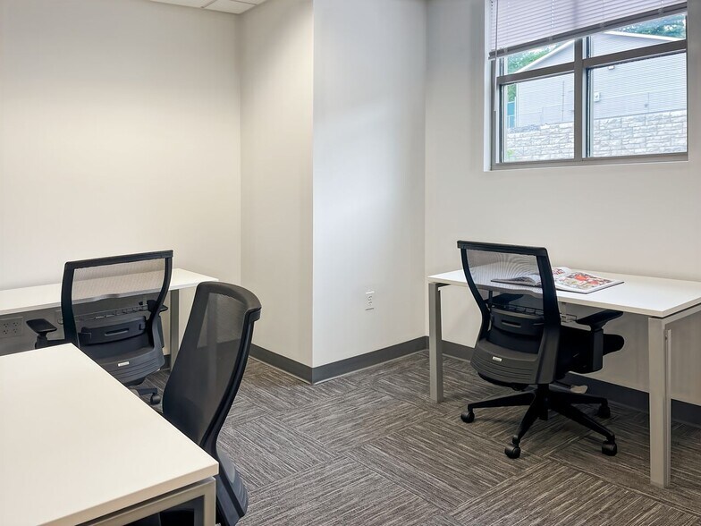 More Photos Of 1 Oakwood Dr, Scranton Coworking Space